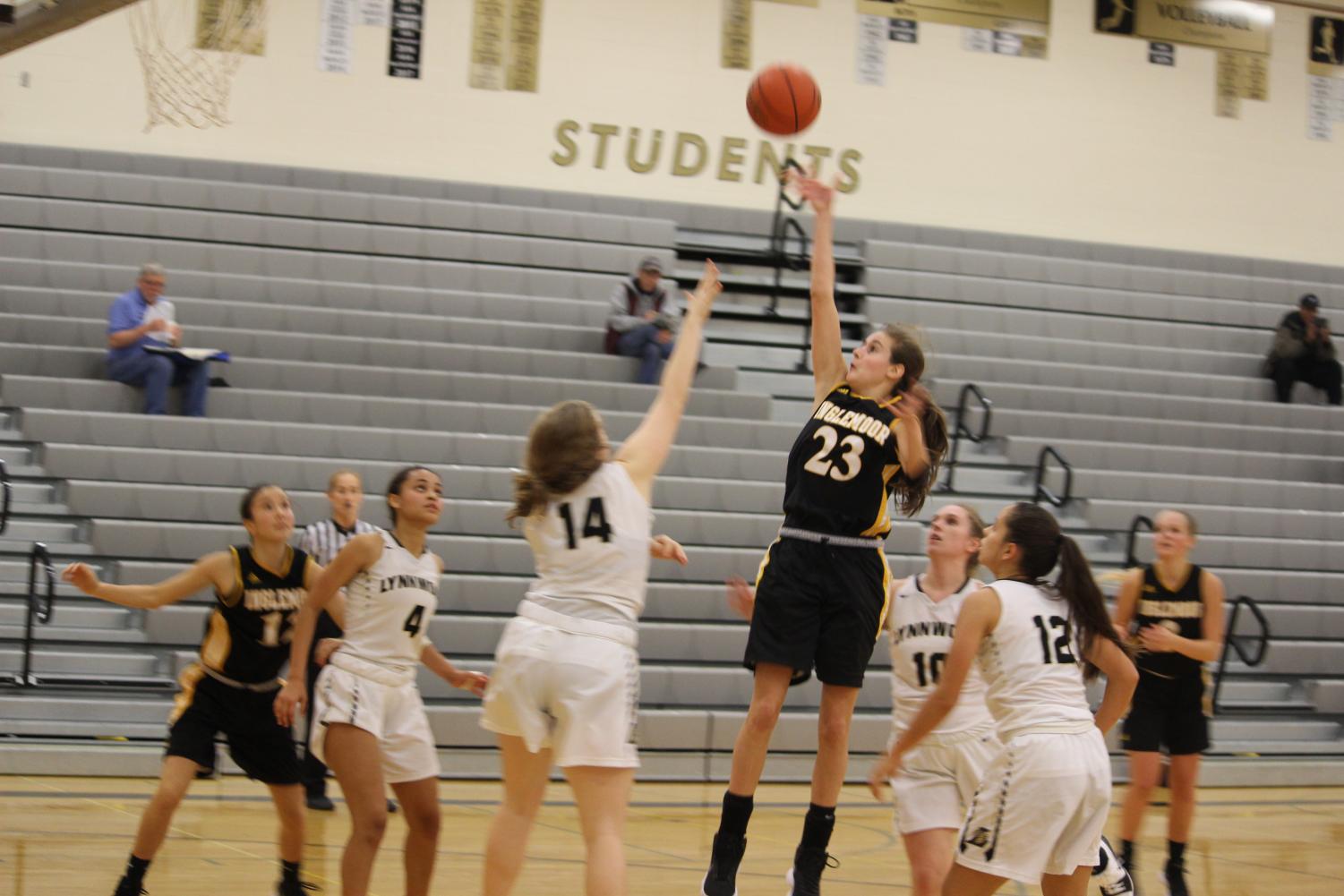 Jenna+Troy+drives+to+the+basket+and+floats+the+ball+over+an+outstretched+defender.++Inglemoor+went+on+to+beat+Lynwood+63-58+in+their+season+opener.+