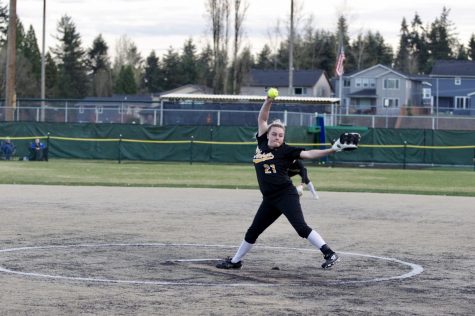 Softball coasts into 2019 playoffs