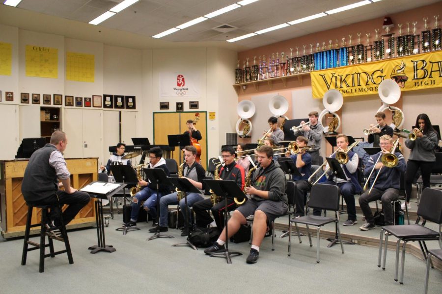 Conductor Charlie Fix leads Jazz 1 through new music on a sleepy Monday morning. 