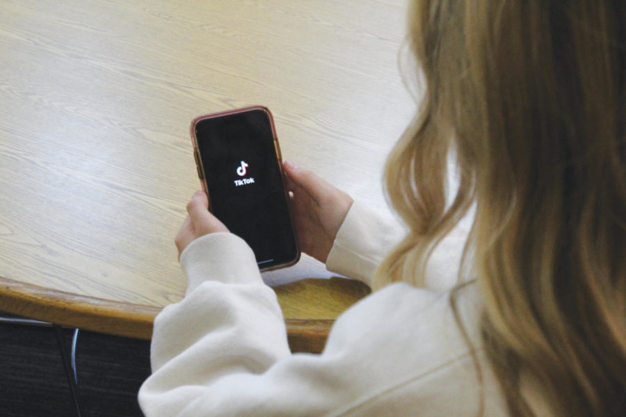 Sophomore Lauren Vesely opens up TikTok to de-stress after a long Monday on Nov. 10. “TikTok is fun because there’s always something new to learn on it,” she said.