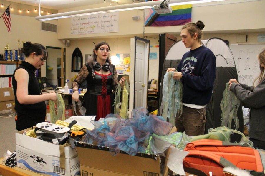 [From left to right] Junior Lauren Dellinger (they/them), sophomore Flare Antrobus (they/them) and senior Seth Karlinsey
(he/him) make mermaid hair pieces on Jan. 23, 2023. 
