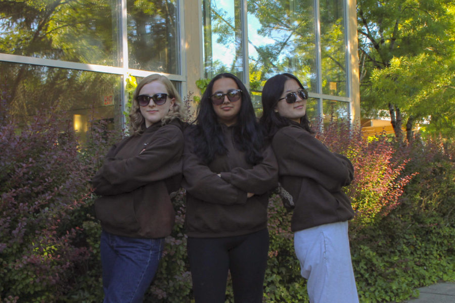 [left to right] Web Editor-in-Chief Hope Rasa and Co Editors-in-Chief Jackie Su and Arushi Sharma outside the library on June 5.
