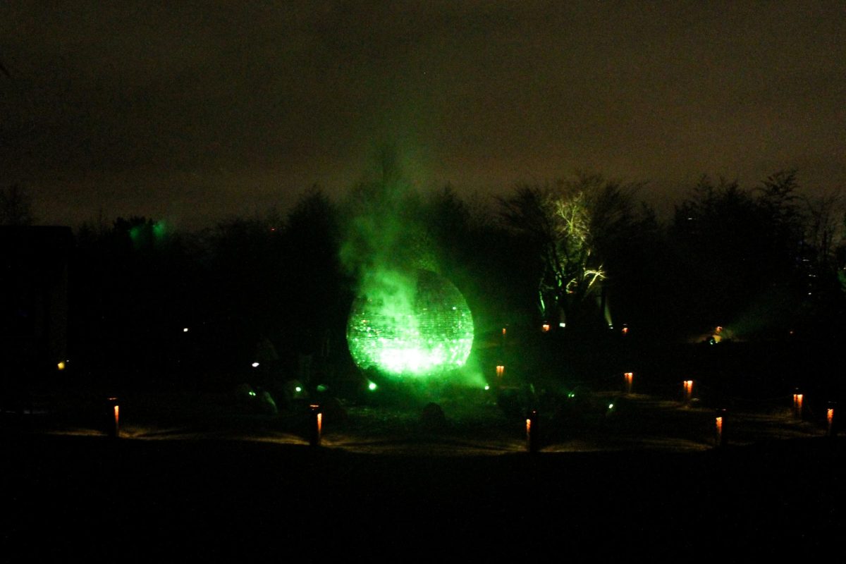 The Falling Stars phase invites visitors to watch the stars’ journey to Earth through an elaborate four-and-a-half-minute light and sculpture display.